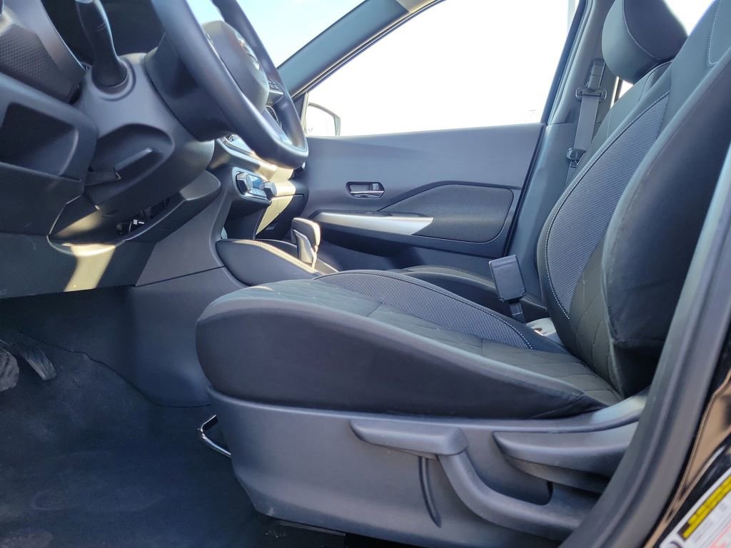 Used 2019 Nissan Kicks SV image 17