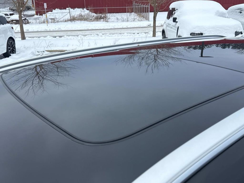 Certified 2024 Volvo V90 B6 Cross Country Plus image 31