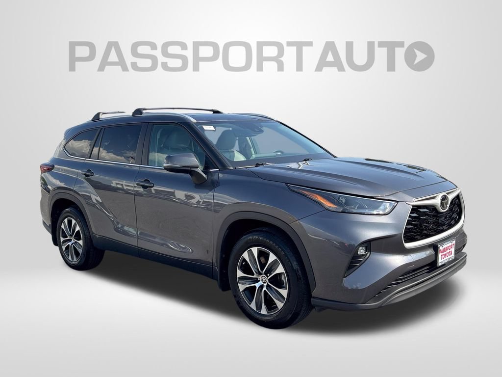Certified 2024 Toyota Highlander XLE FWD image 12