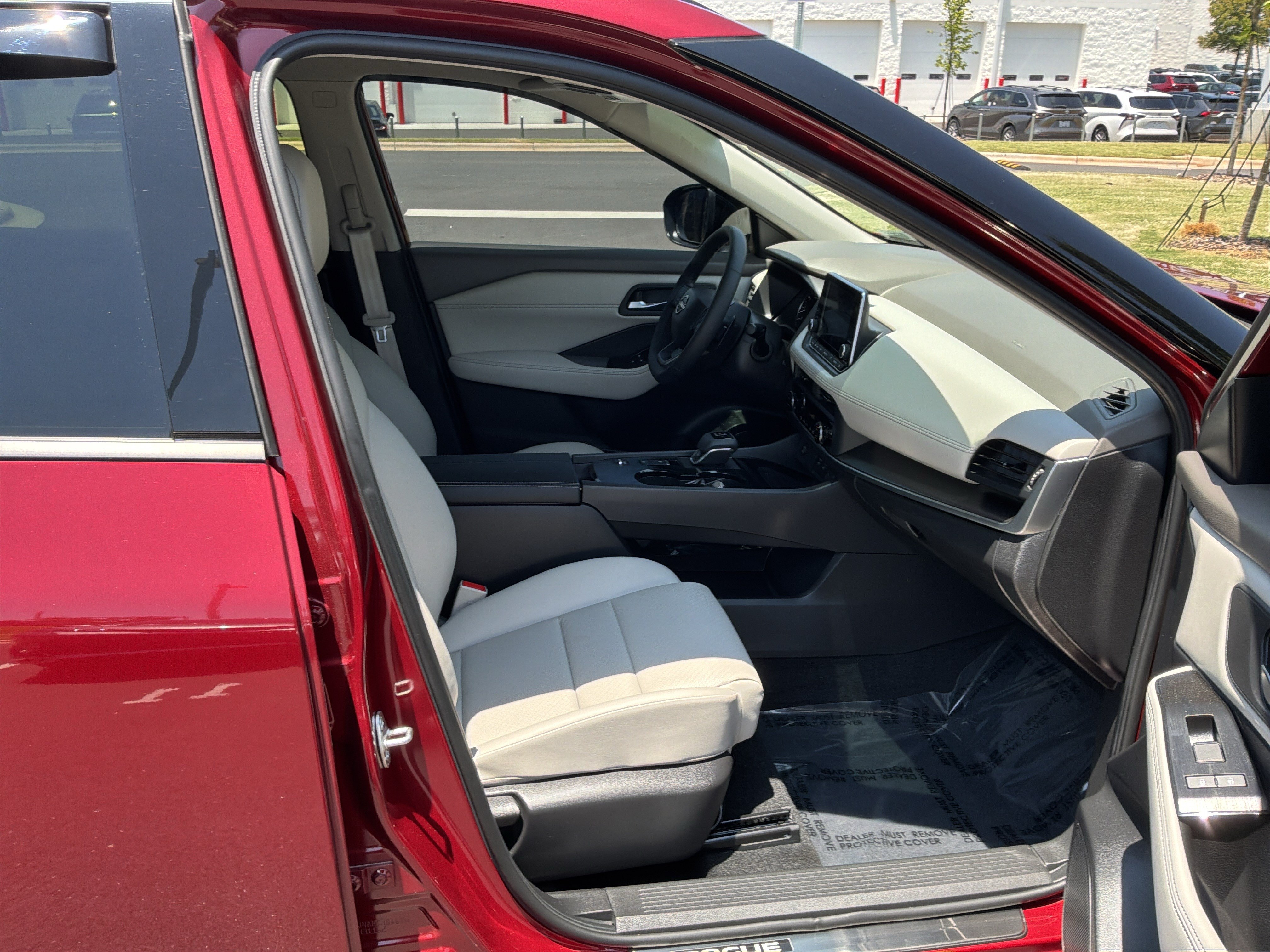 Used 2026 Nissan Rogue Dark Armor FWD image 31