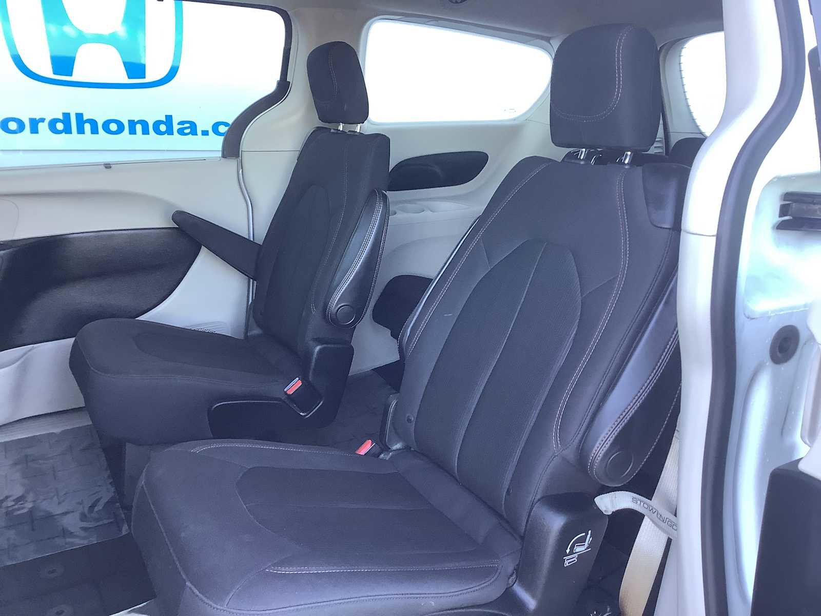 Used 2019 Chrysler Pacifica Touring Plus w/ Tire & Wheel Group FWD image 13