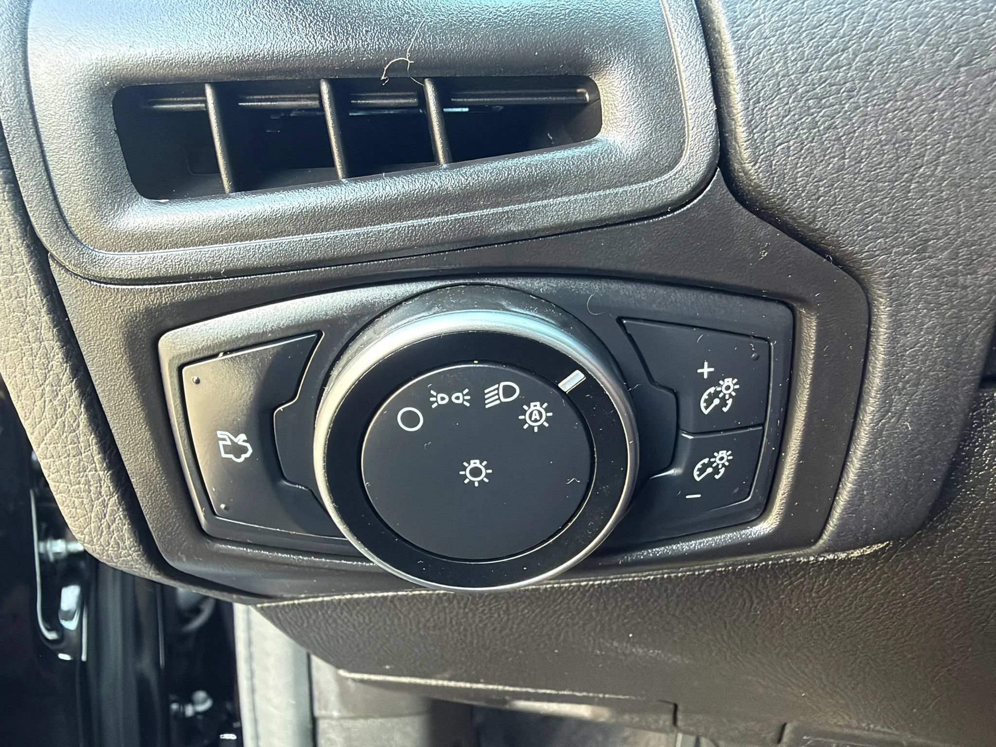 Used 2016 Ford Focus SE FWD image 26