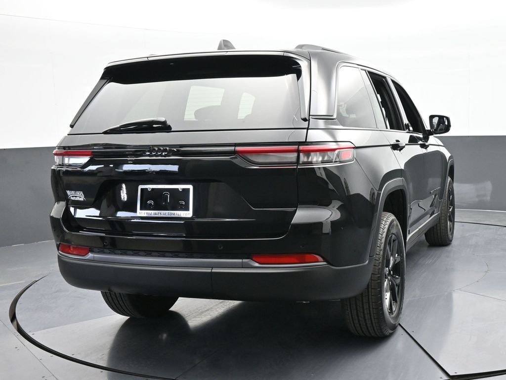 New 2026 Jeep Grand Cherokee Altitude RWD image 5