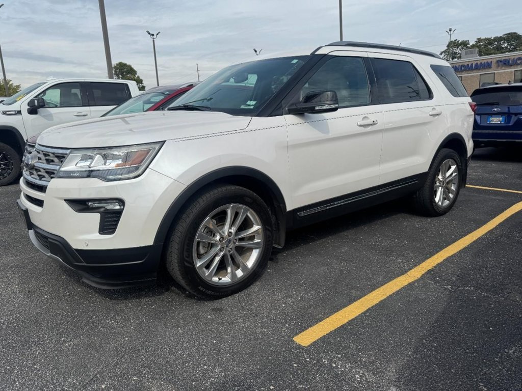 Used 2018 Ford Explorer XLT w/ Equipment Group 202A AWD/4WD image 8