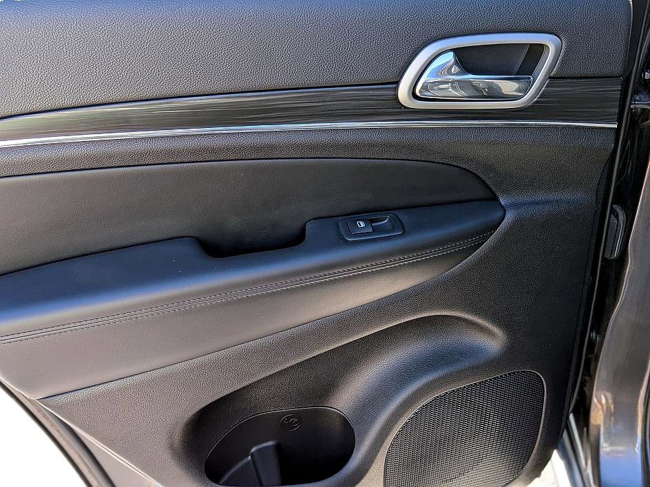 Used 2021 Jeep Grand Cherokee Limited w/ Luxury Group II image 29