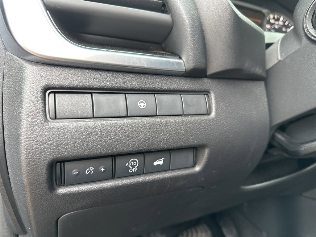 Used 2024 Nissan Rogue SV image 20