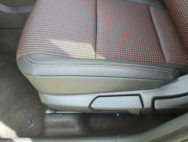 New 2026 Nissan Kicks SR w/ Cold Weather Package FWD image 30