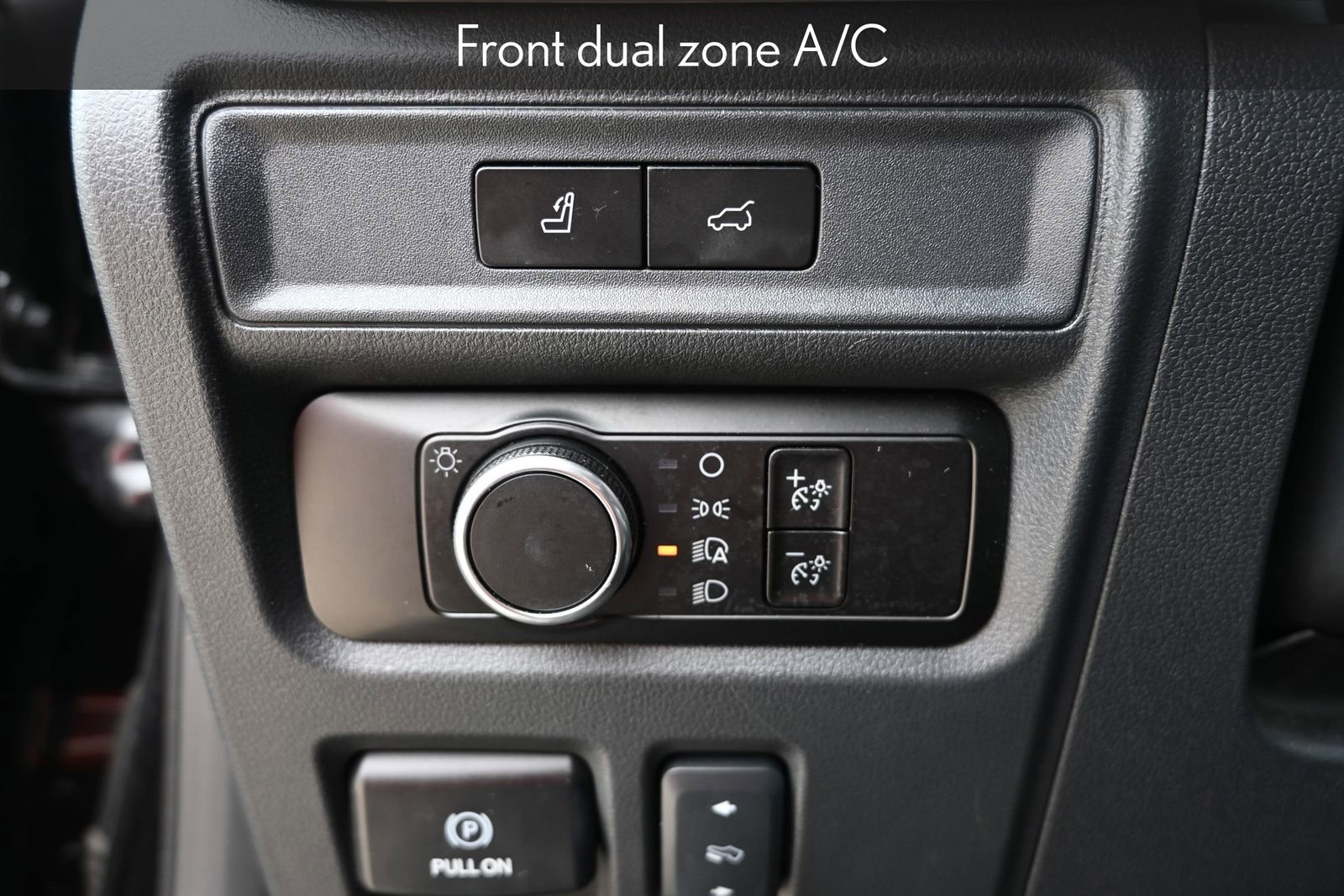 Used 2024 Ford Expedition XLT image 11