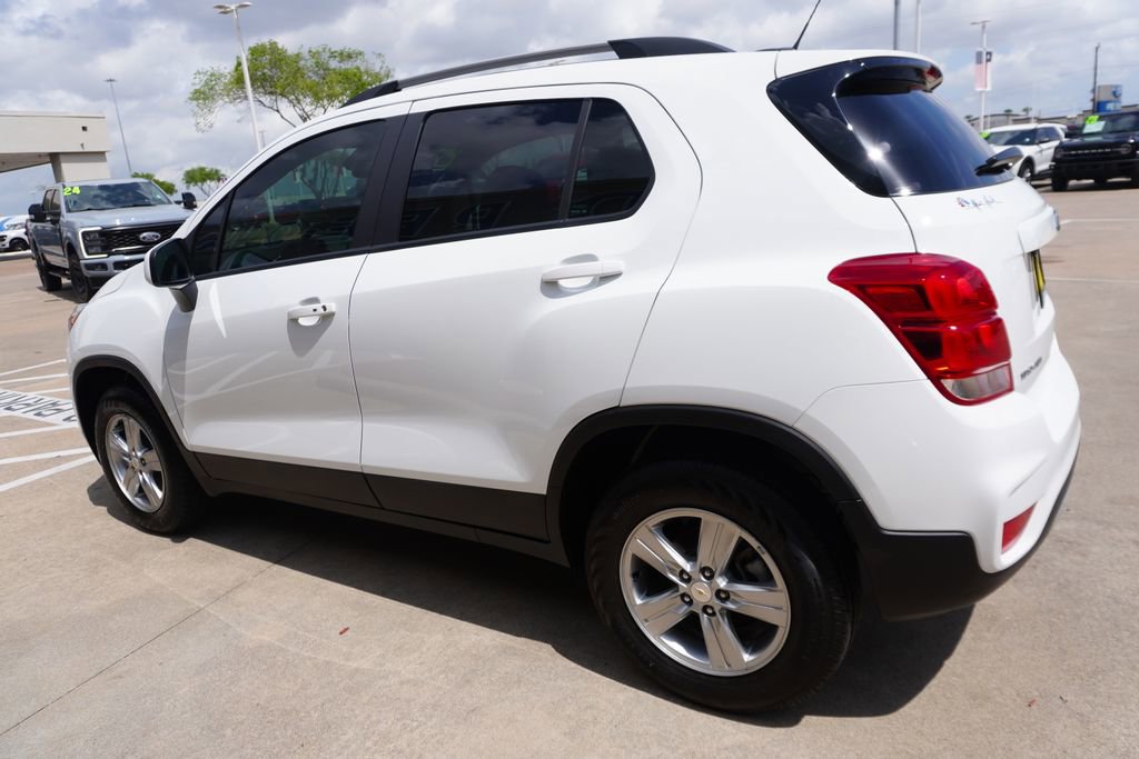 Used 2022 Chevrolet Trax LT w/ LT Convenience Package image 4