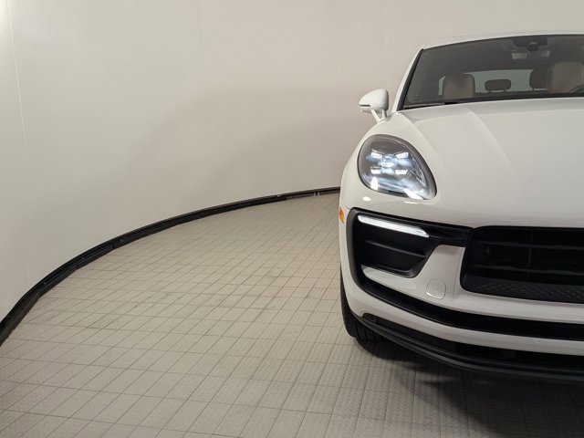 Certified 2023 Porsche Macan AWD/4WD image 12