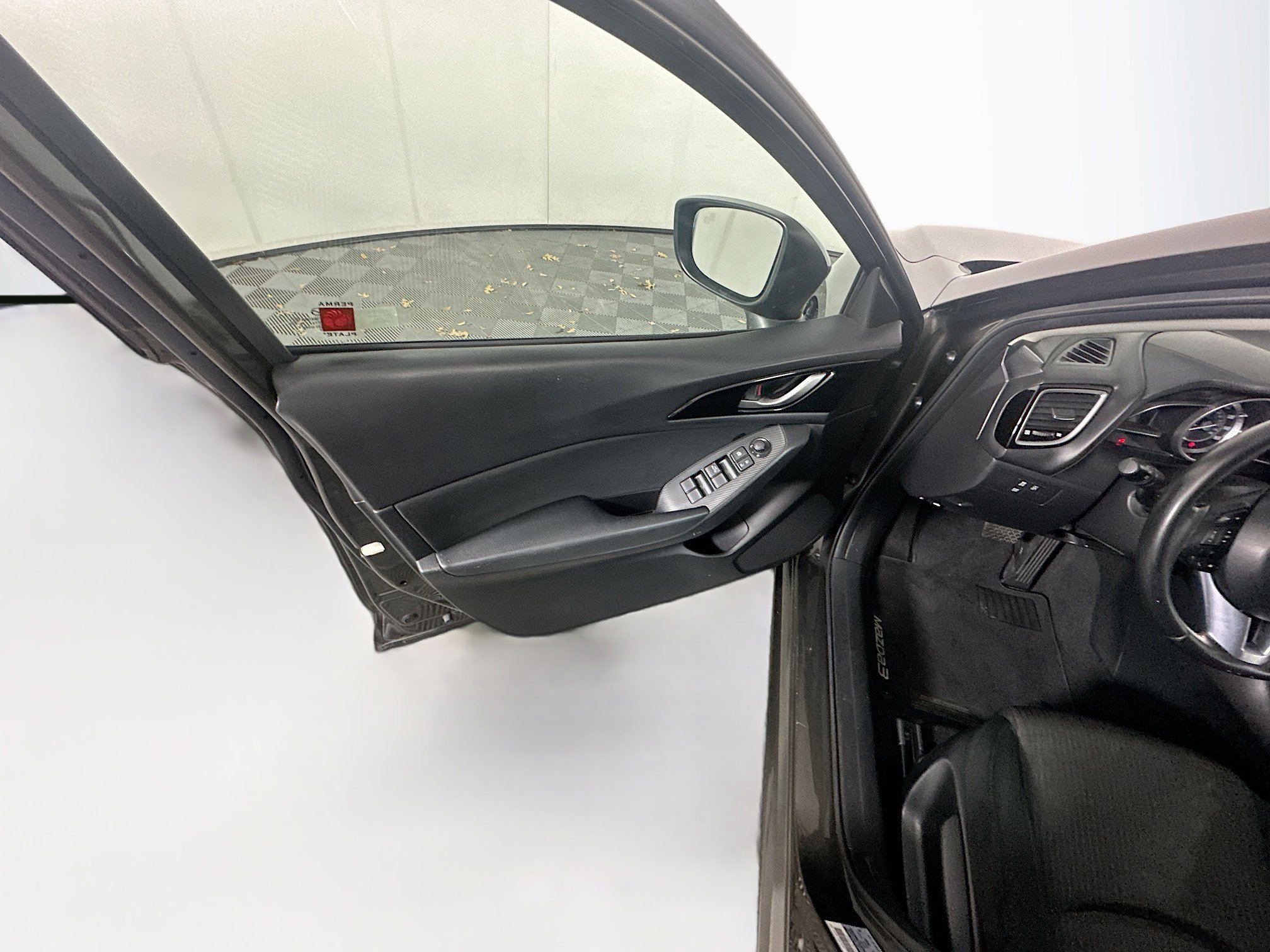 Used 2015 MAZDA MAZDA3 i Touring image 13