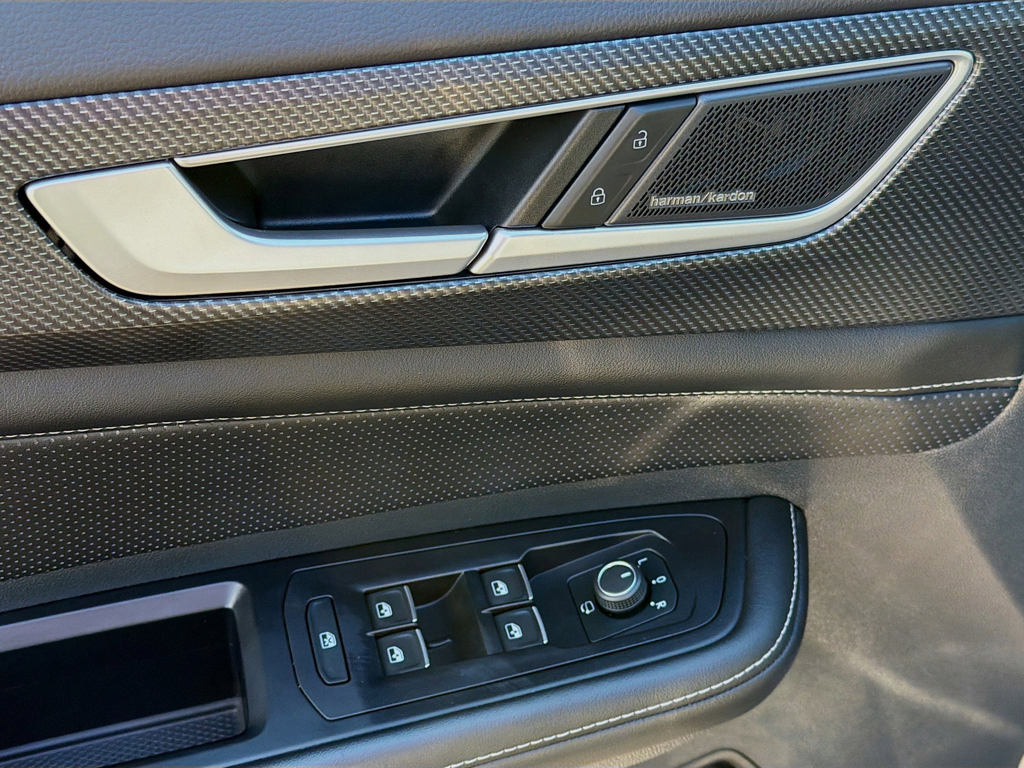 Used 2024 Volkswagen Atlas Cross Sport SEL Premium R-Line image 22