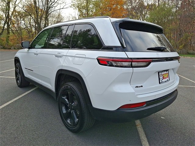 Used 2024 Jeep Grand Cherokee Altitude image 11