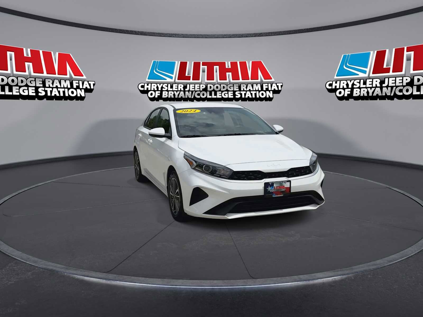 Used 2024 Kia Forte LXS FWD image 2