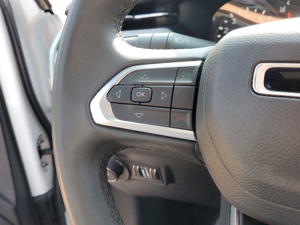 Used 2024 Jeep Compass Latitude AWD/4WD image 14
