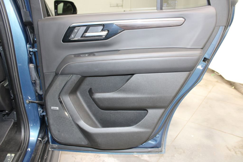 Used 2025 Chevrolet Tahoe Premier AWD/4WD image 34