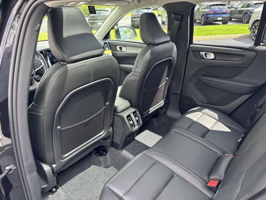 New 2025 Volvo XC40 B5 Core w/ Protection Package Premier image 27