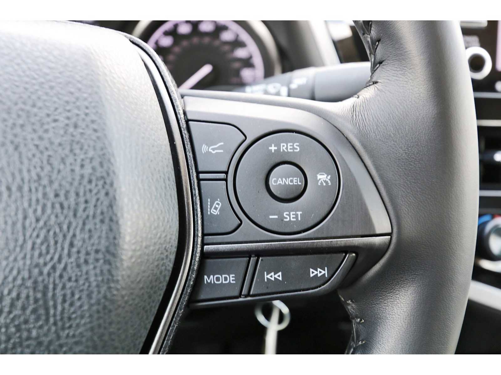 Used 2023 Toyota Camry SE image 16