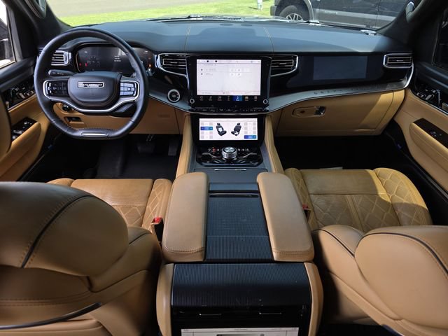Used 2023 Jeep Grand Wagoneer Series III w/ Rear Seat Video Group 1 AWD/4WD image 8
