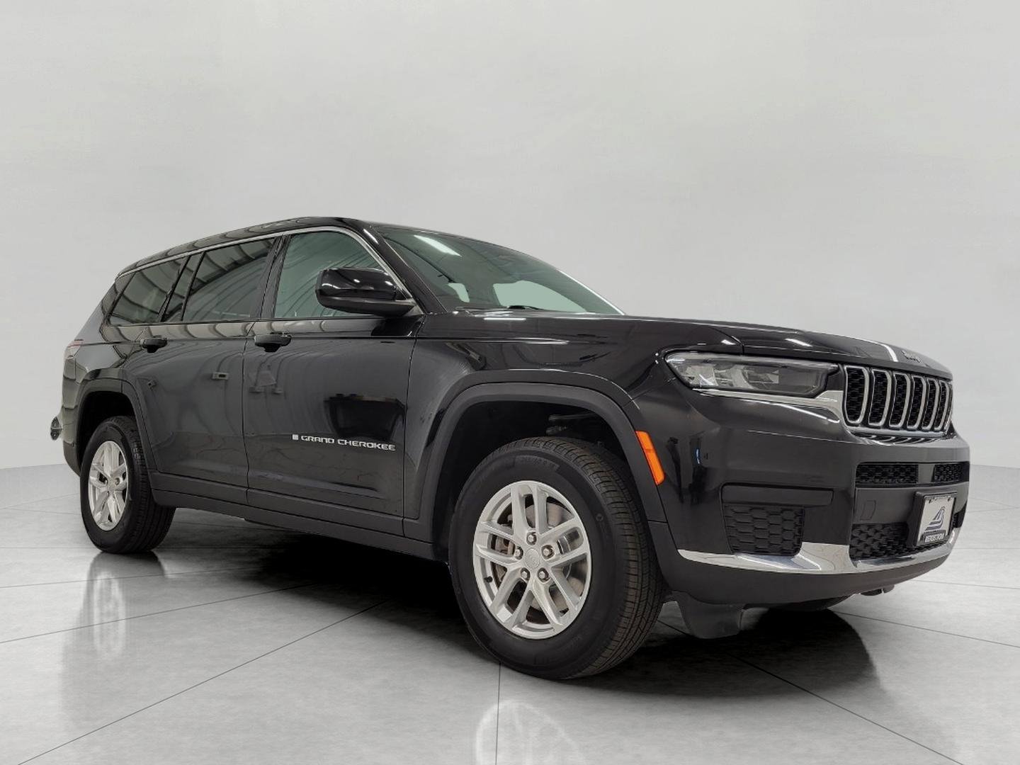 Used 2024 Jeep Grand Cherokee L Laredo AWD/4WD image 1