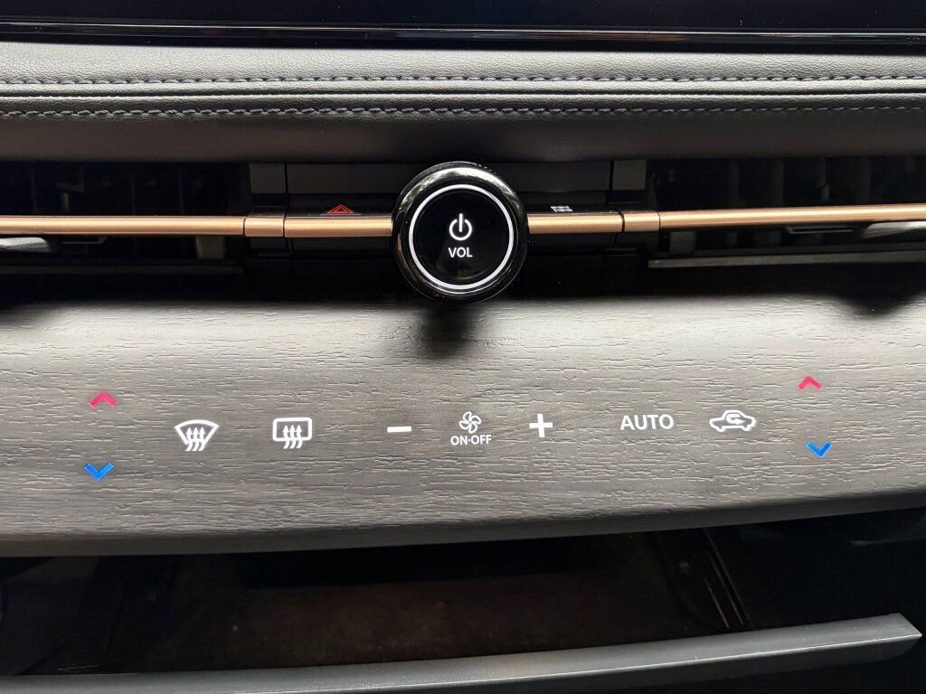 Certified 2024 Nissan Ariya FWD image 22