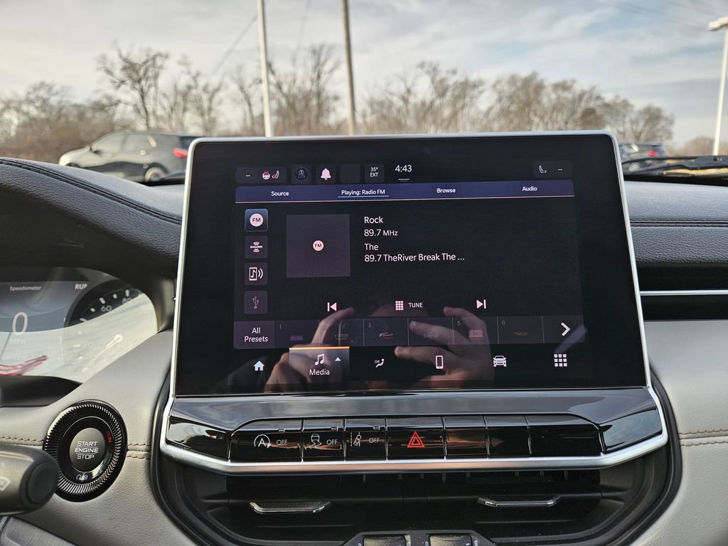 Used 2022 Jeep Compass Limited image 14