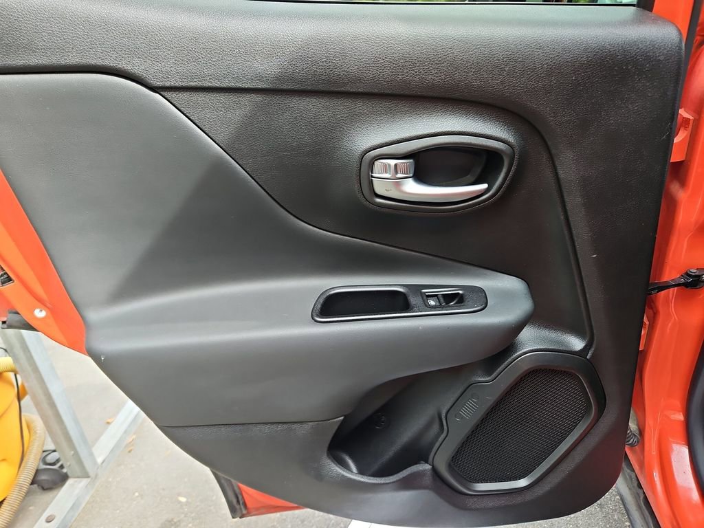 Used 2021 Jeep Renegade Trailhawk image 29