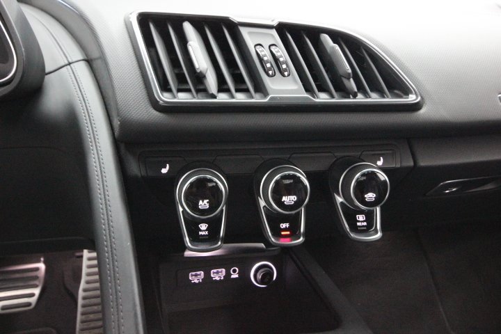 Used 2018 Audi R8 V10 image 25