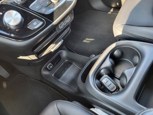 Used 2025 Chrysler Pacifica Select image 20