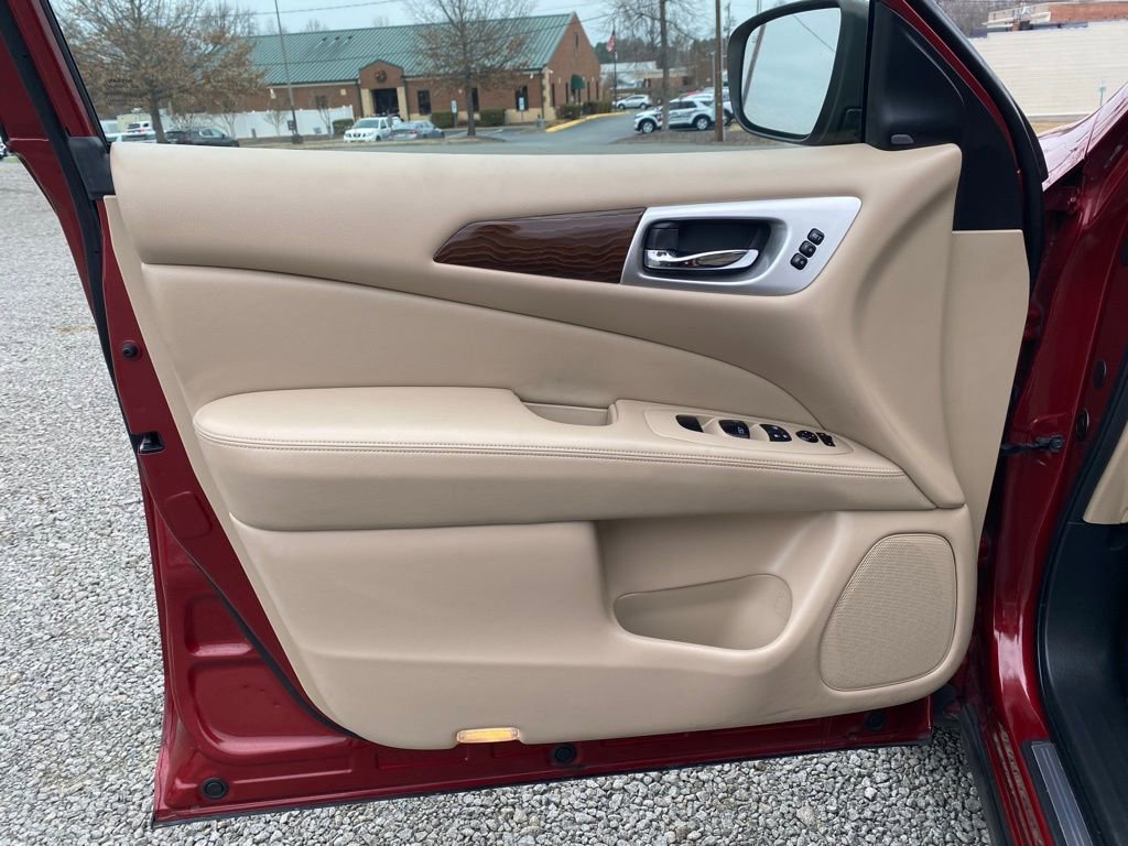 Used 2020 Nissan Pathfinder Platinum w/ Cargo Package image 9