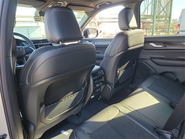 New 2025 Jeep Grand Cherokee Altitude image 10