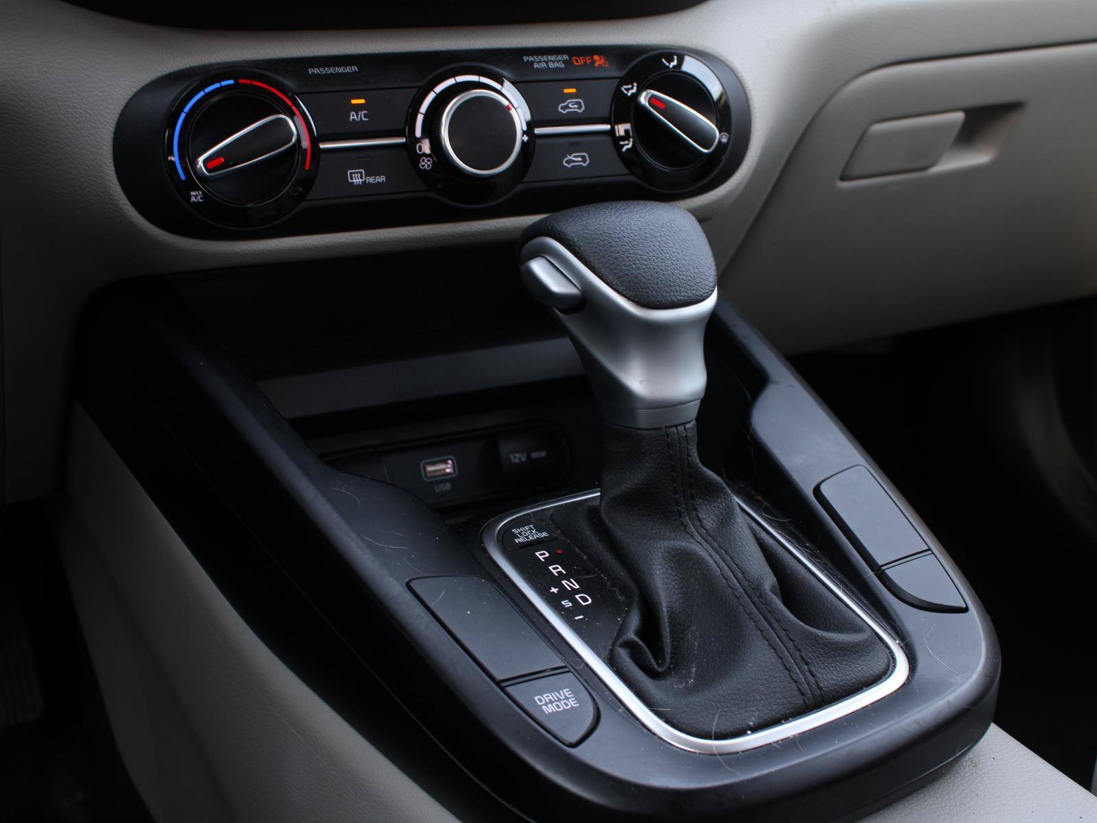 Used 2023 Kia Soul LX w/ LX Technology Package FWD image 15