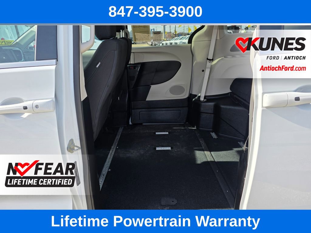 Used 2023 Chrysler Voyager LX image 19
