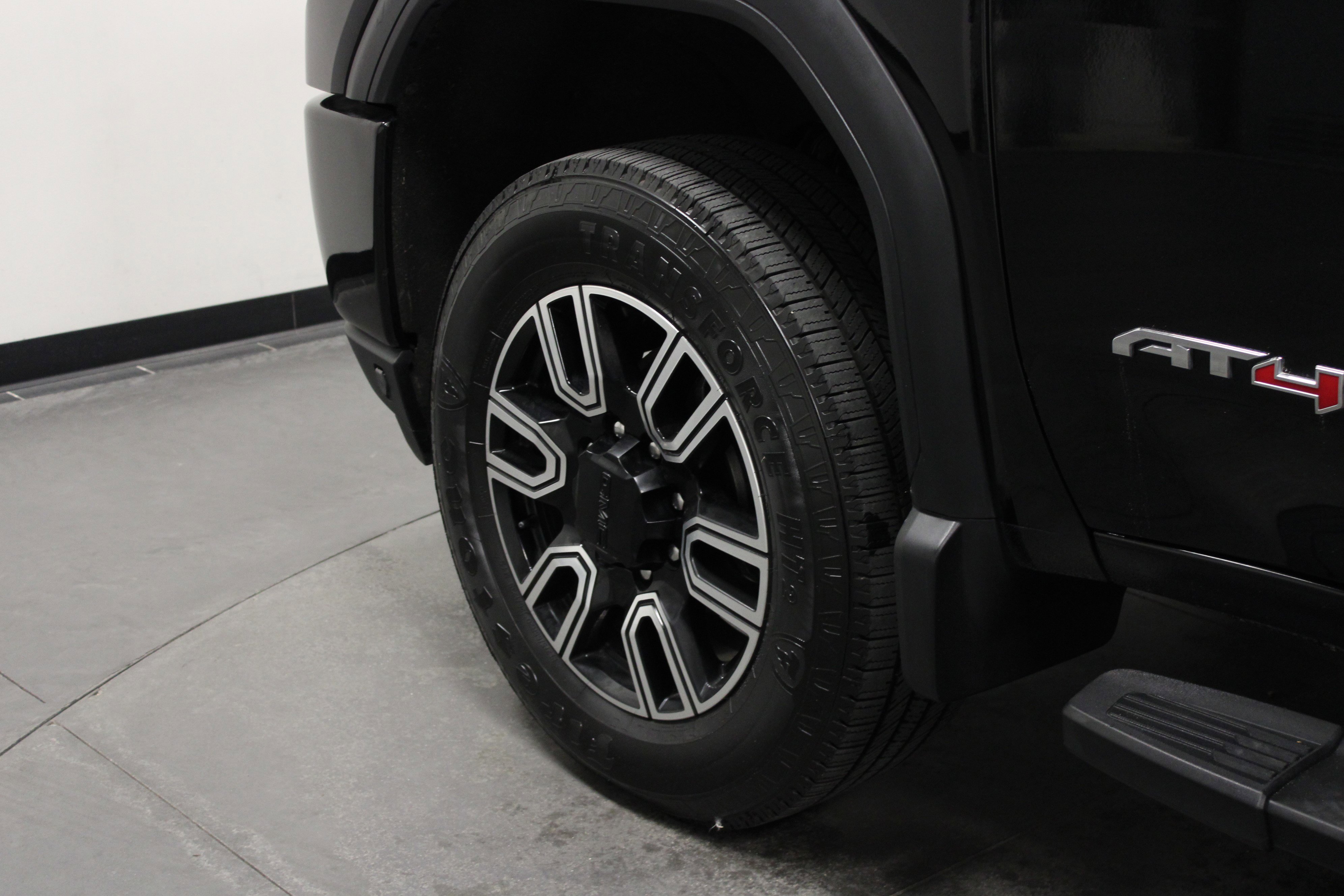 Used 2020 GMC Sierra 2500 AT4 w/ AT4 Premium Package image 10