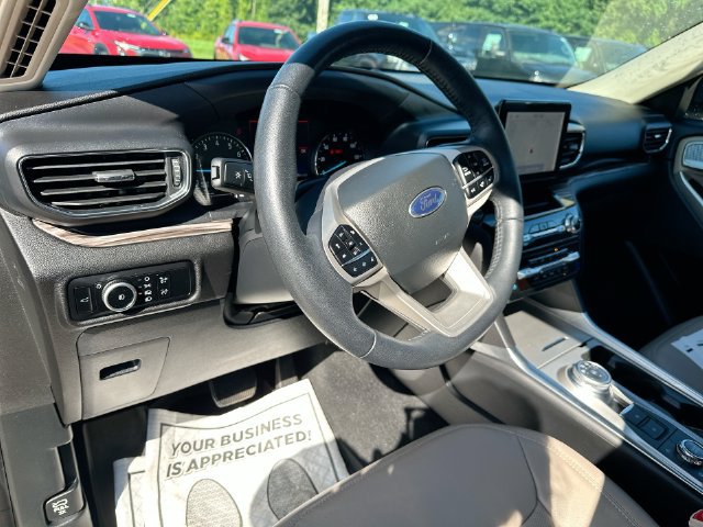 Used 2023 Ford Explorer Limited w/ Equipment Group 301A AWD/4WD image 14