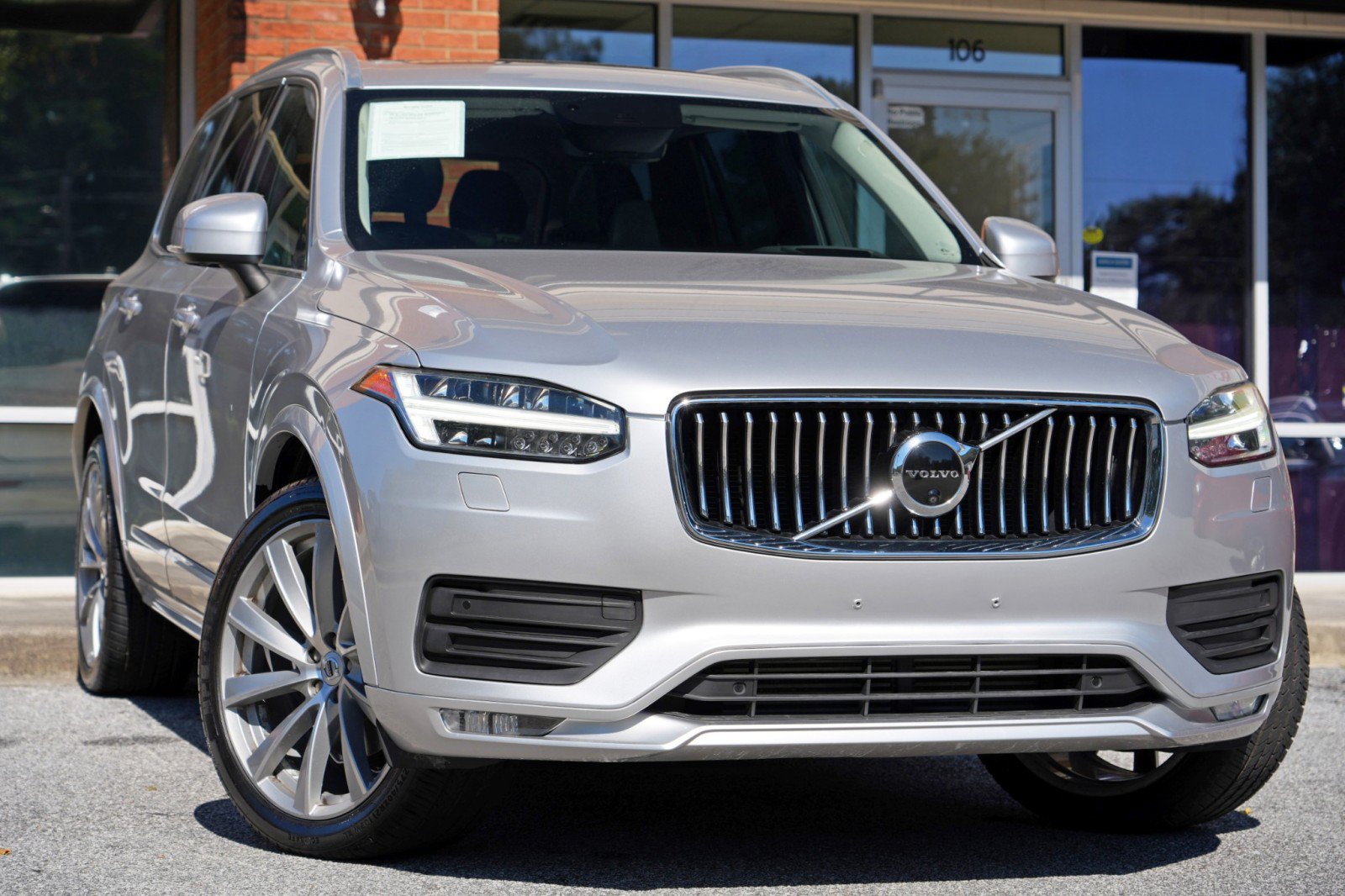 Used 2020 Volvo XC90 T6 Momentum AWD/4WD image 2