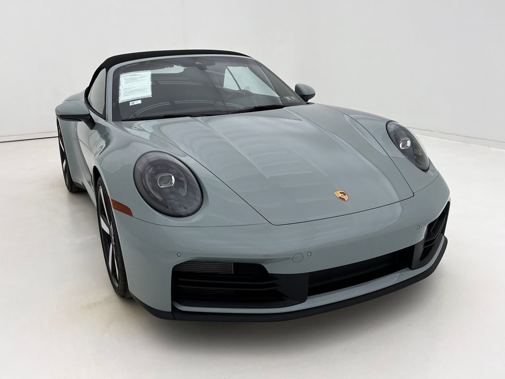 Used 2025 Porsche 911 Carrera image 3