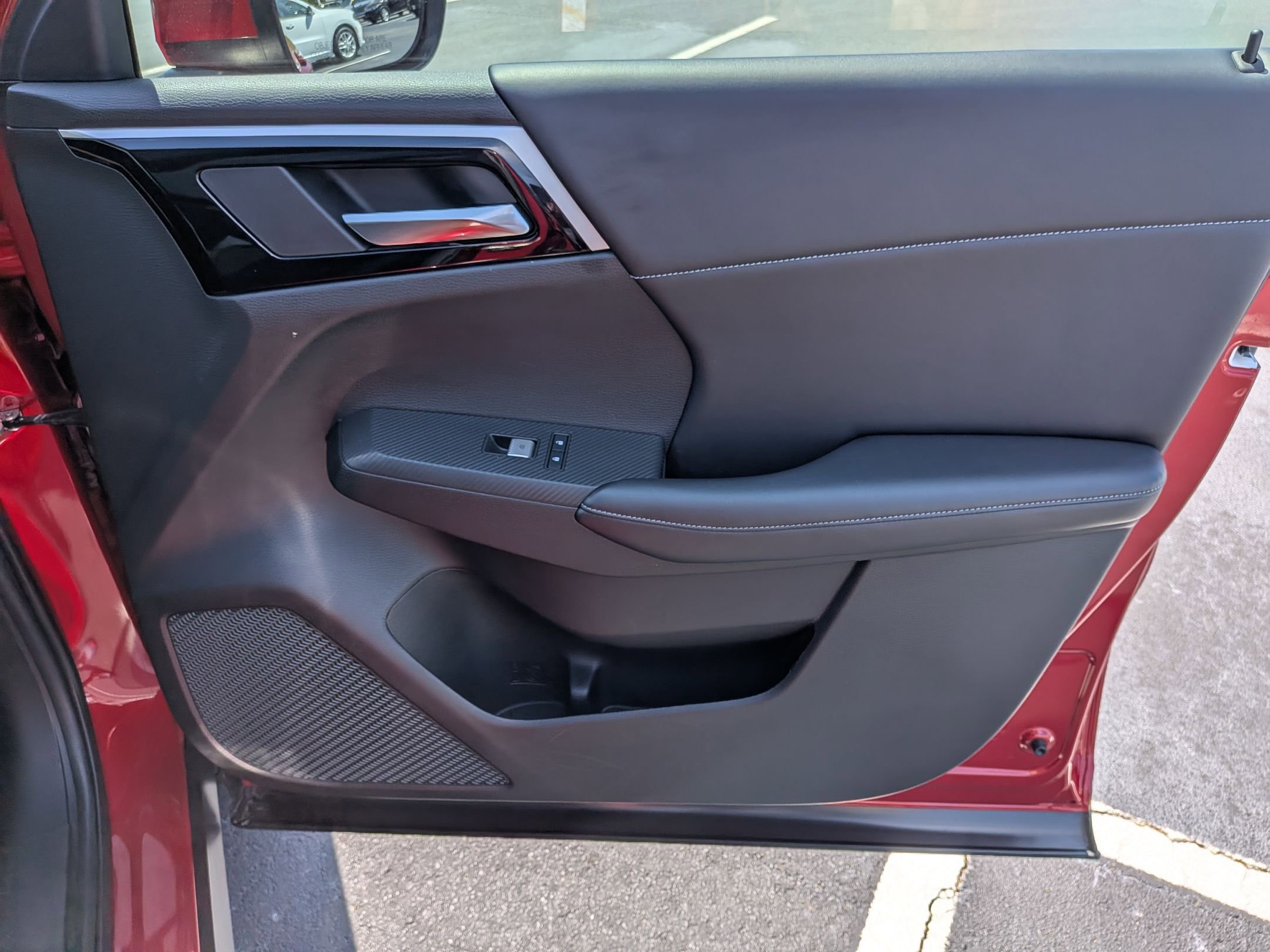 Used 2023 Mitsubishi Outlander SE image 34