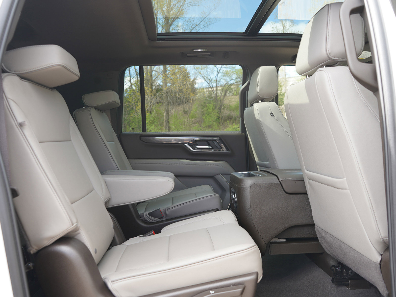 Used 2025 GMC Yukon XL Elevation w/ Technology Package AWD/4WD image 12