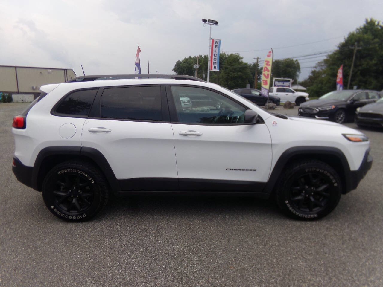 Used 2018 Jeep Cherokee Trailhawk w/ Cold Weather Group image 6
