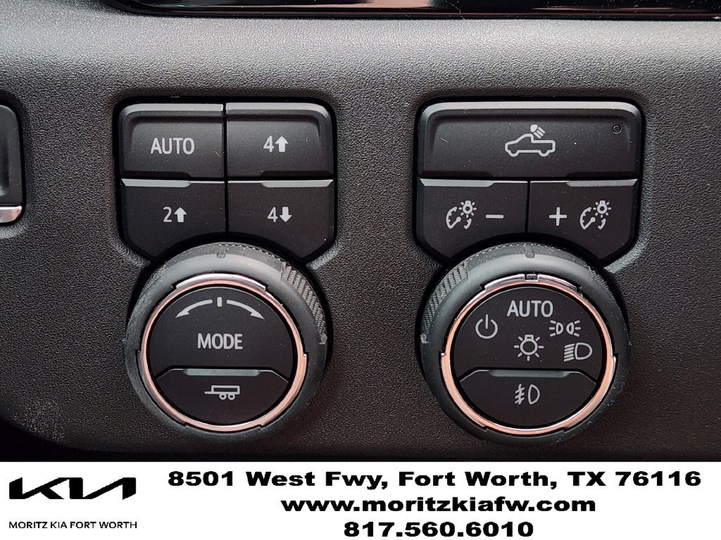 Used 2025 Chevrolet Silverado 1500 LT Trail Boss w/ Convenience Package II AWD/4WD image 23