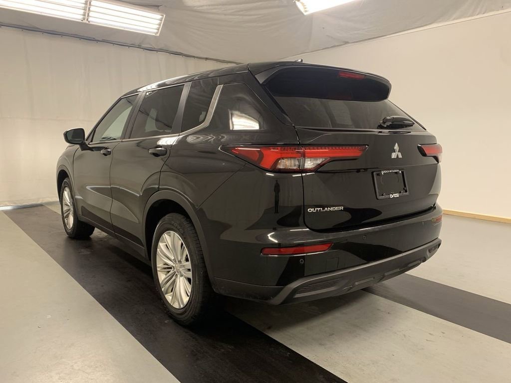 Used 2022 Mitsubishi Outlander ES AWD/4WD image 4