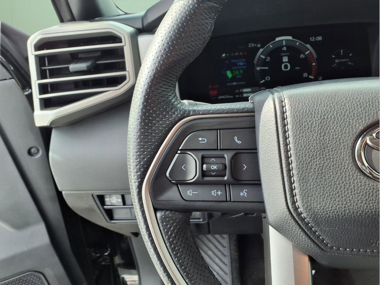 Used 2025 Toyota Tundra Limited AWD/4WD image 23