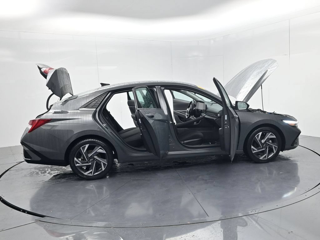 Used 2025 Hyundai Elantra SEL FWD image 61