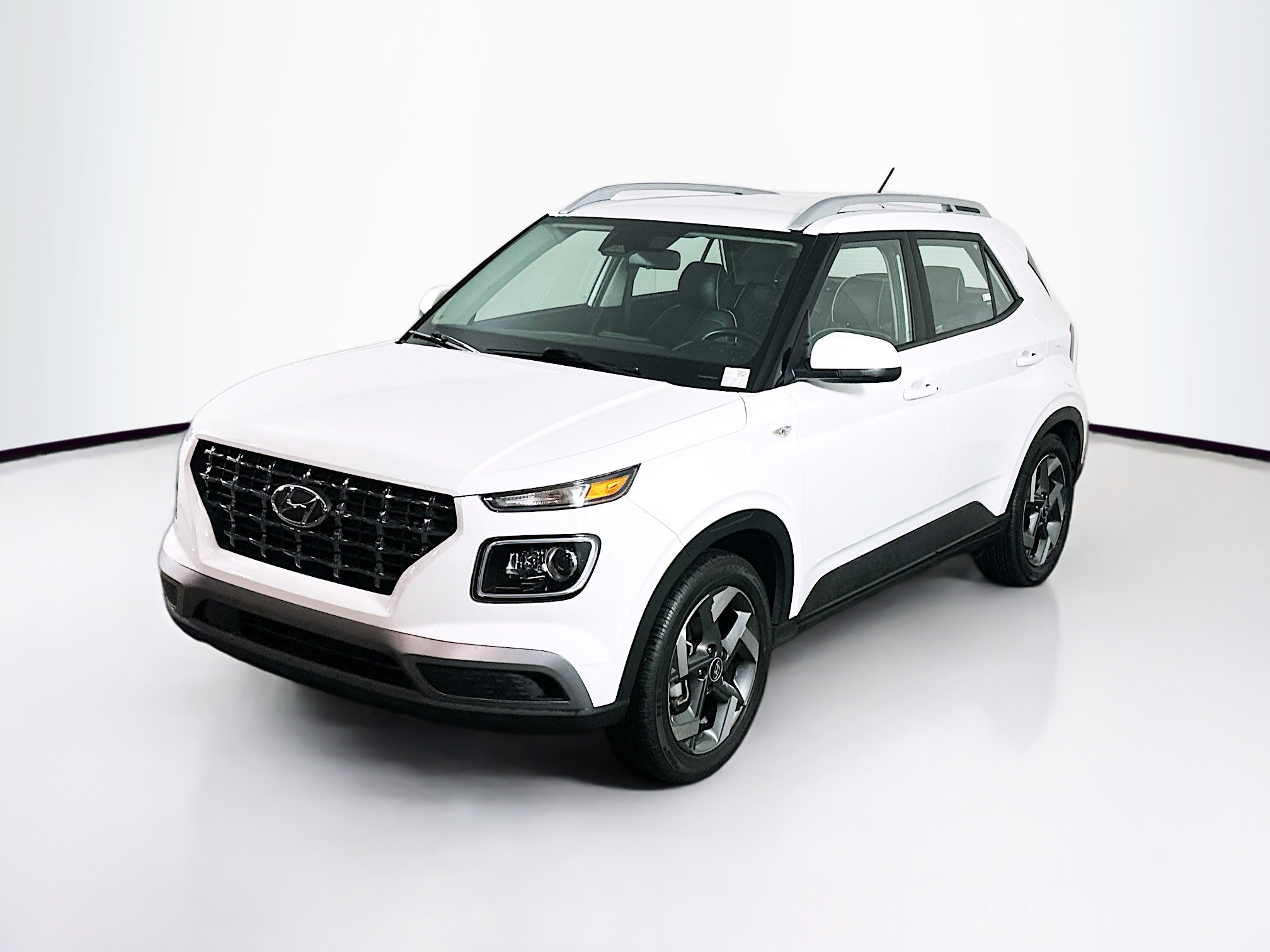 Used 2024 Hyundai Venue Limited image 3