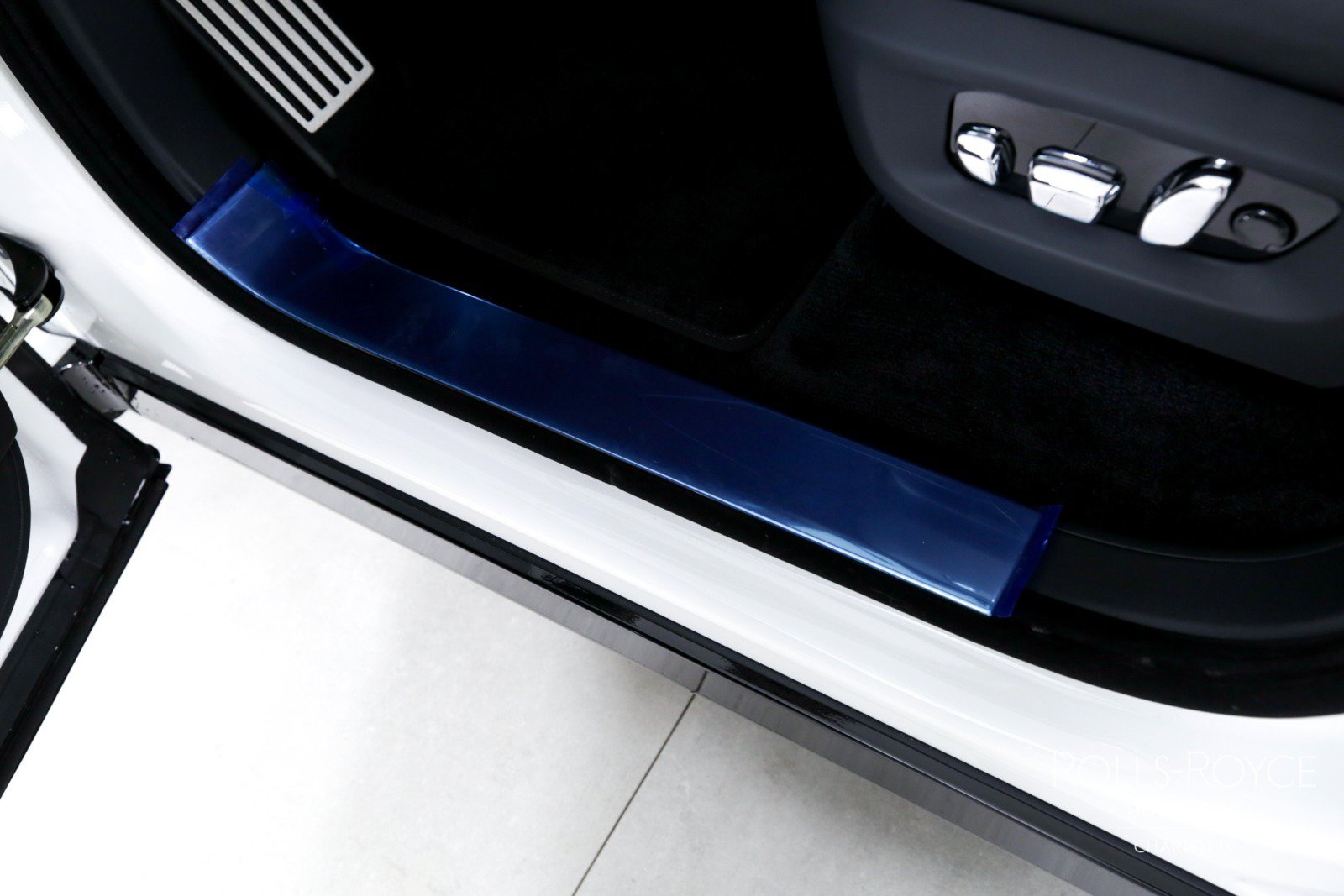 Certified 2025 Rolls-Royce Cullinan AWD/4WD image 15