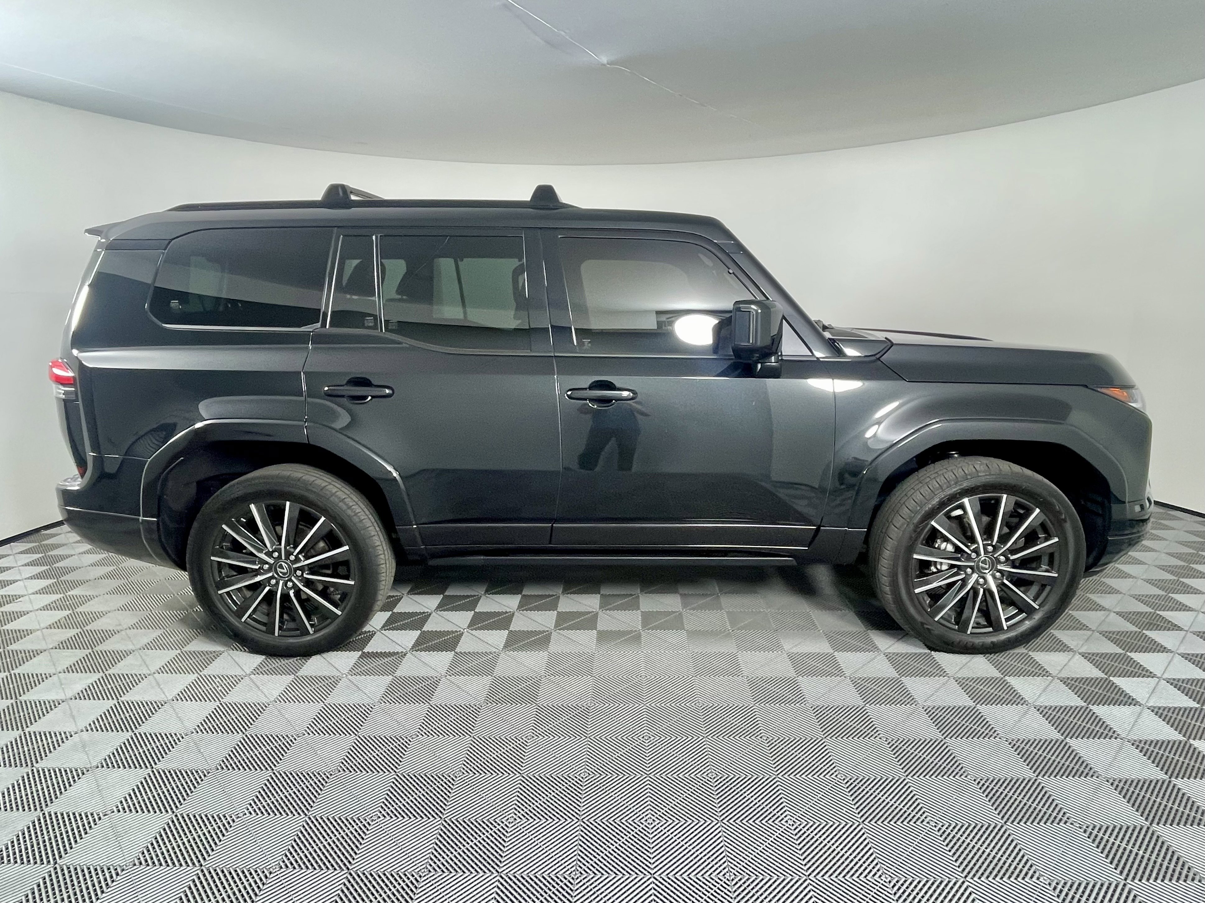 Used 2024 Lexus GX 550 w/ Accessory Package (Z1) image 6