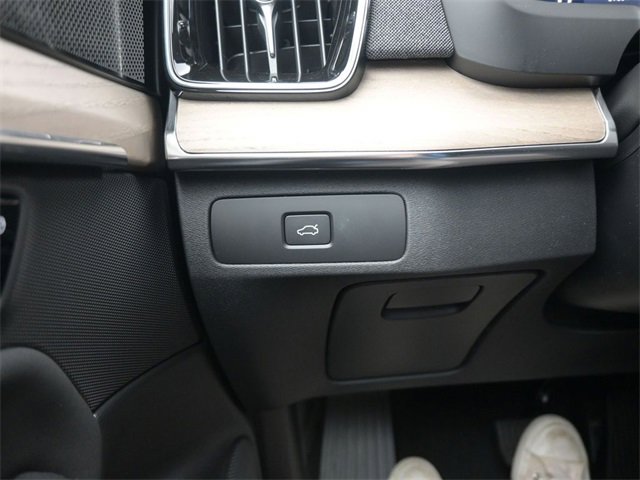 New 2026 Volvo XC90 B6 Plus w/ Protection Package Premier image 29