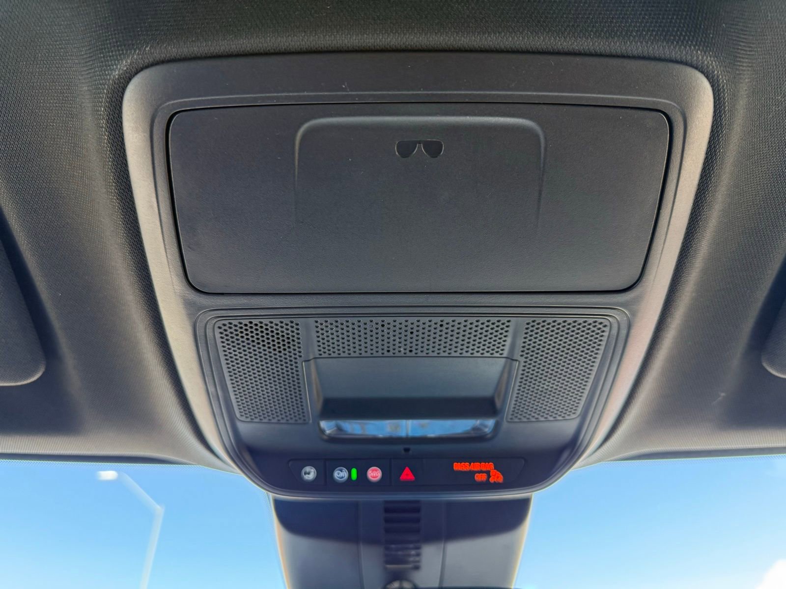 Used 2025 Chevrolet Traverse LT image 17