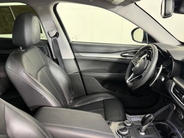 Used 2018 Alfa Romeo Stelvio Sport w/ Quick Order Package 22J Sport AWD/4WD image 32